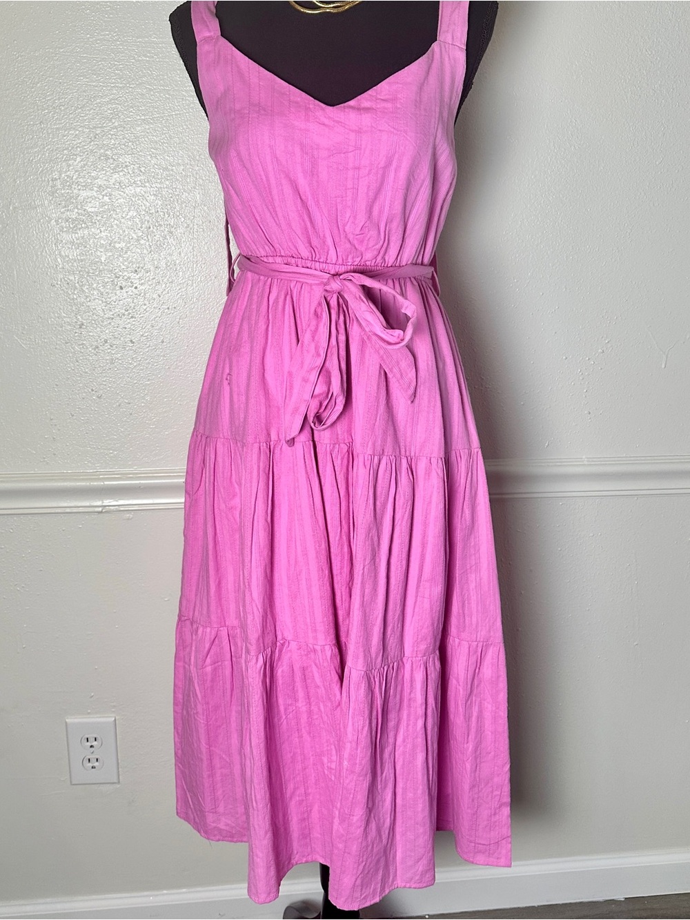 Velvet Heart Bright Pink Tiered Tie-Waist Midi Dress